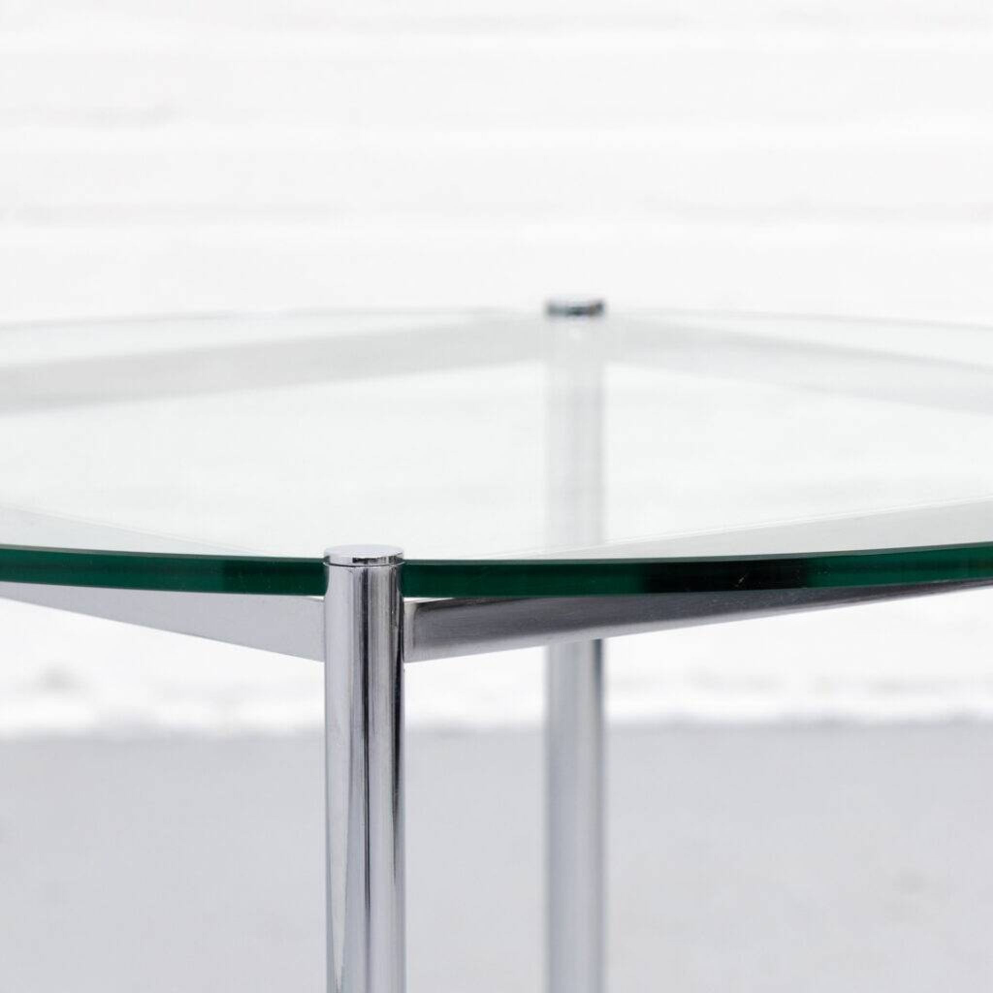 Table basse MR de Mies van der Rohe pour Knoll, années 1980.