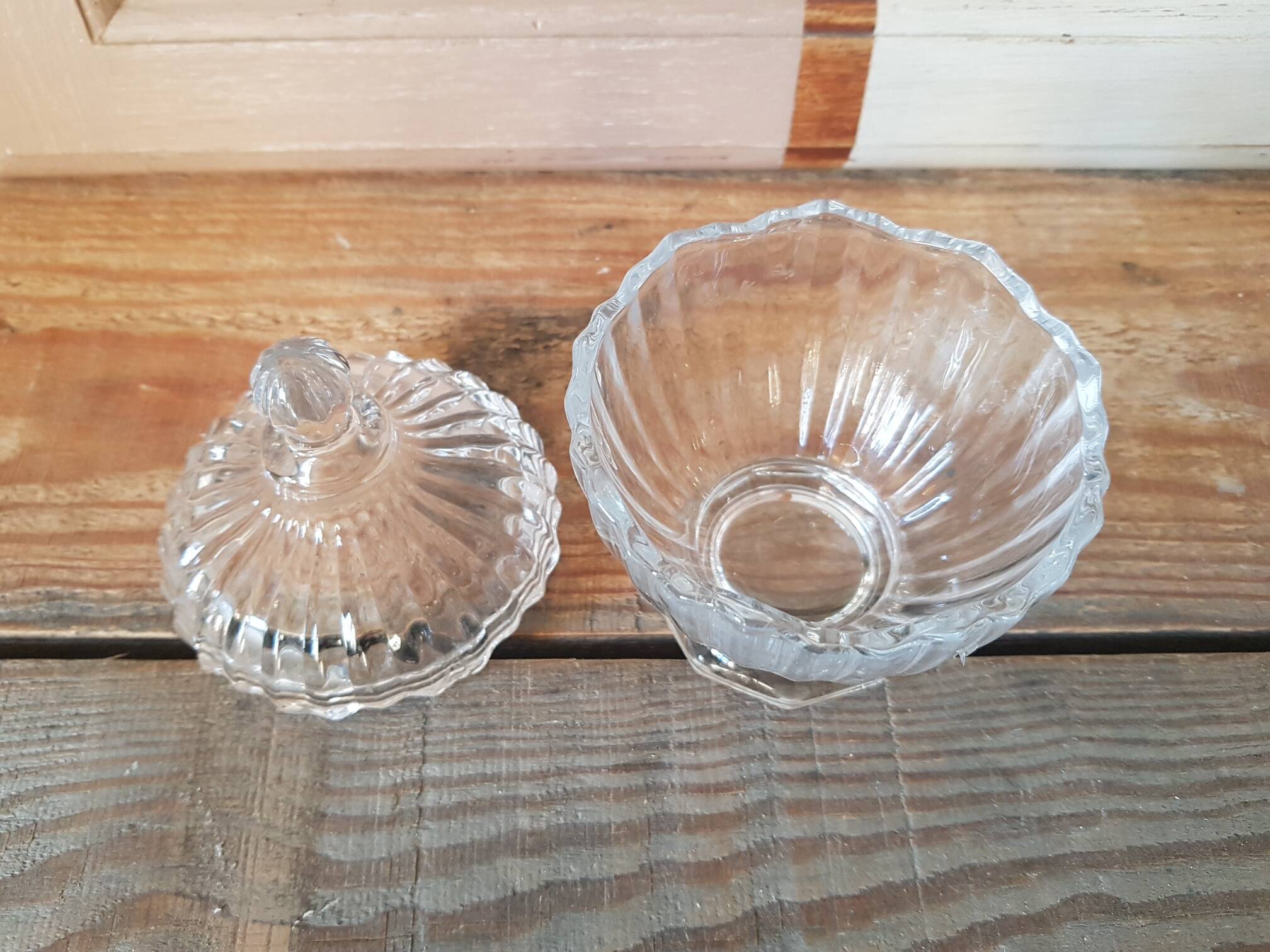 Curved glass candy box