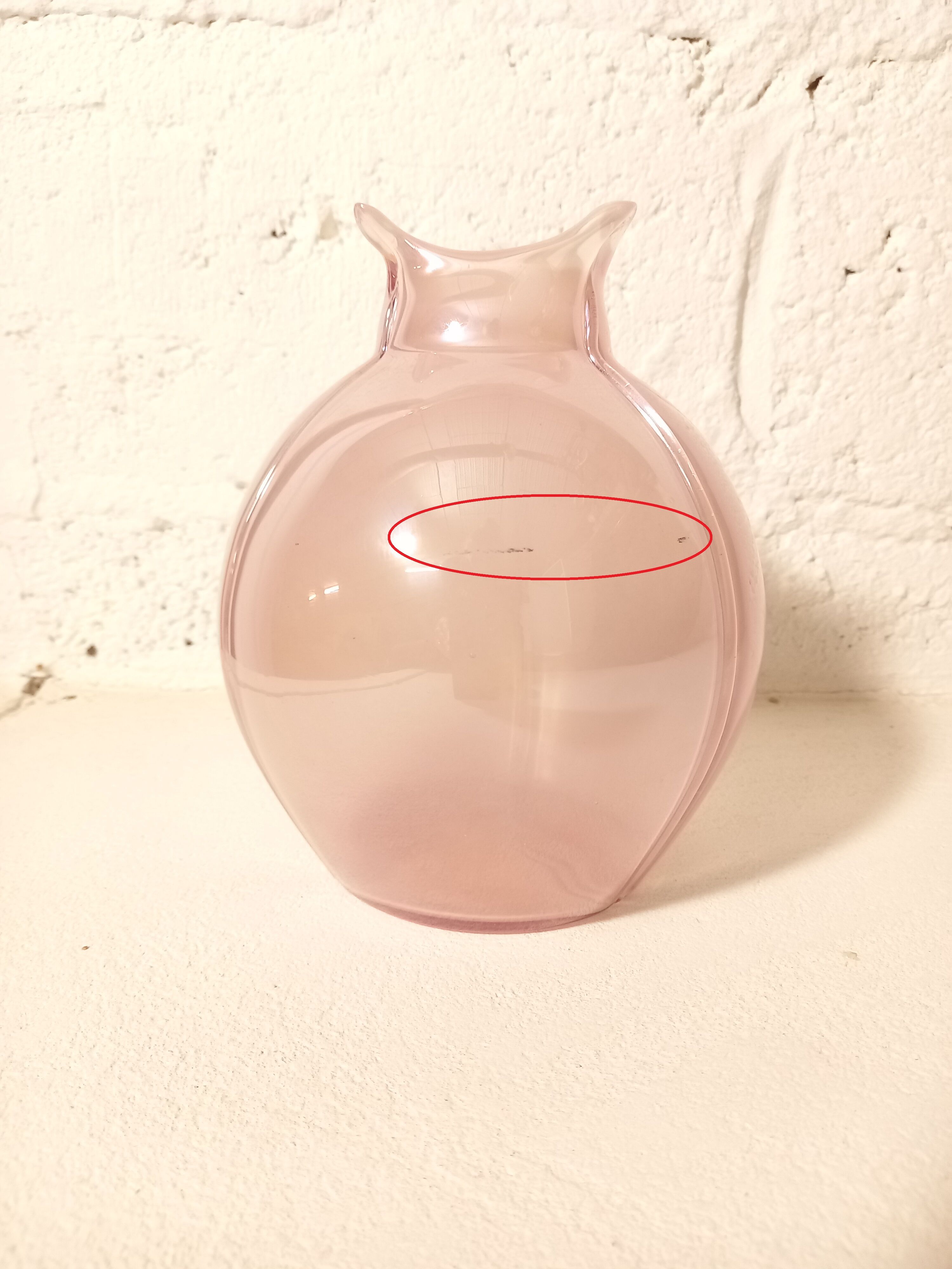 Pearl pink art glass vase with trilobe drawn edge