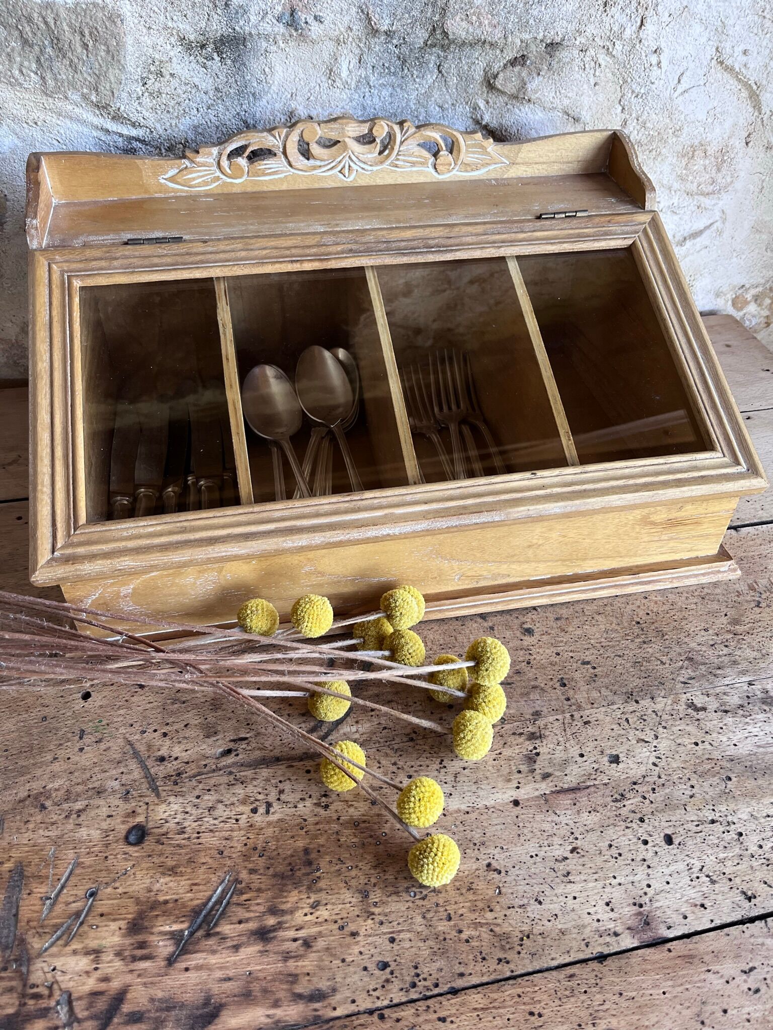 Cutlery box