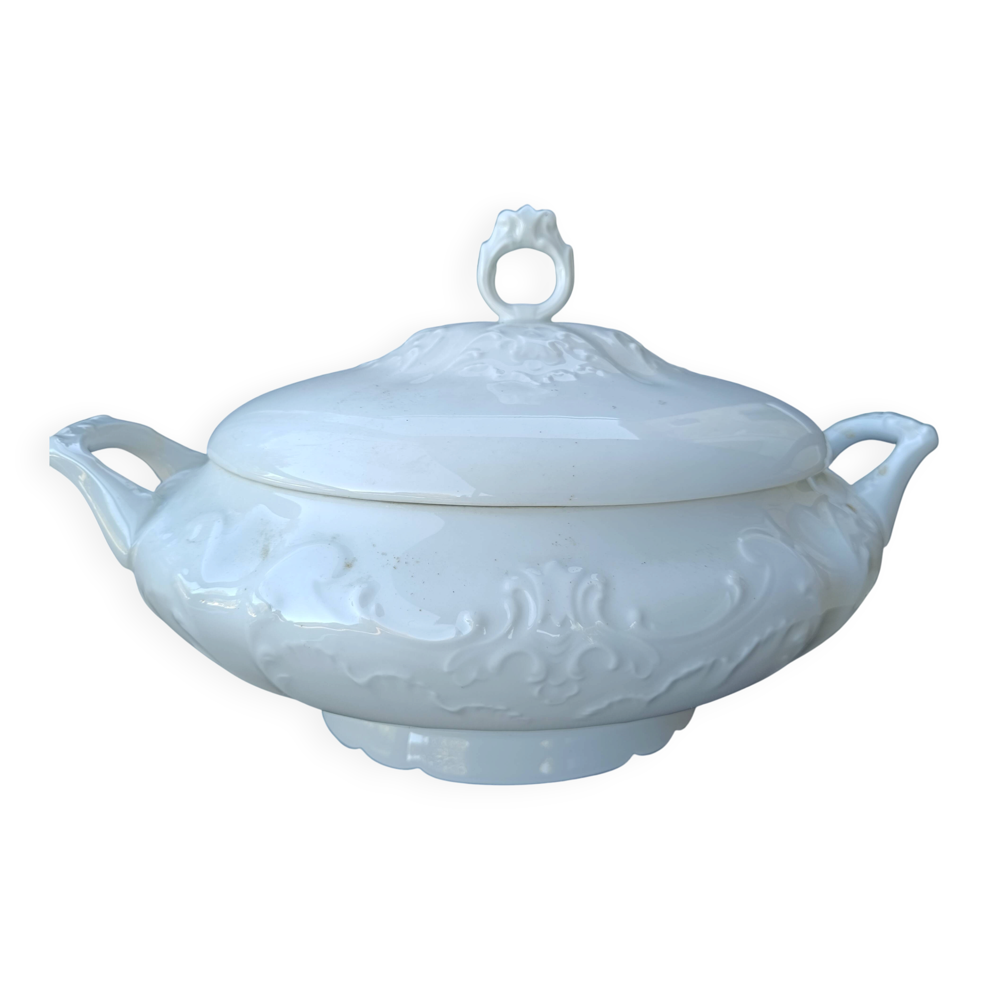 Soup tureen