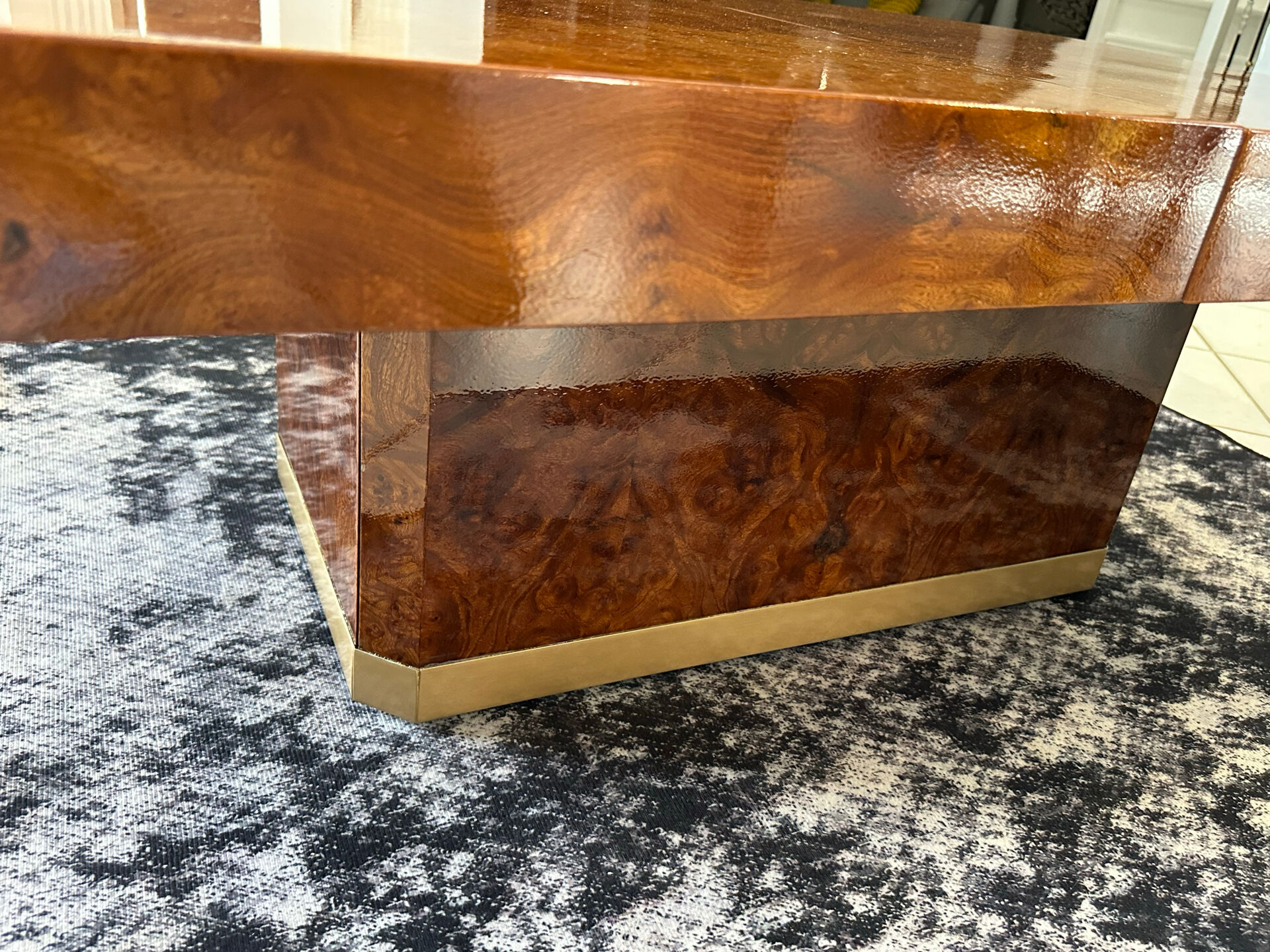 Table basse bar  en Loupe d’orme maison  Lancel vintage 1970