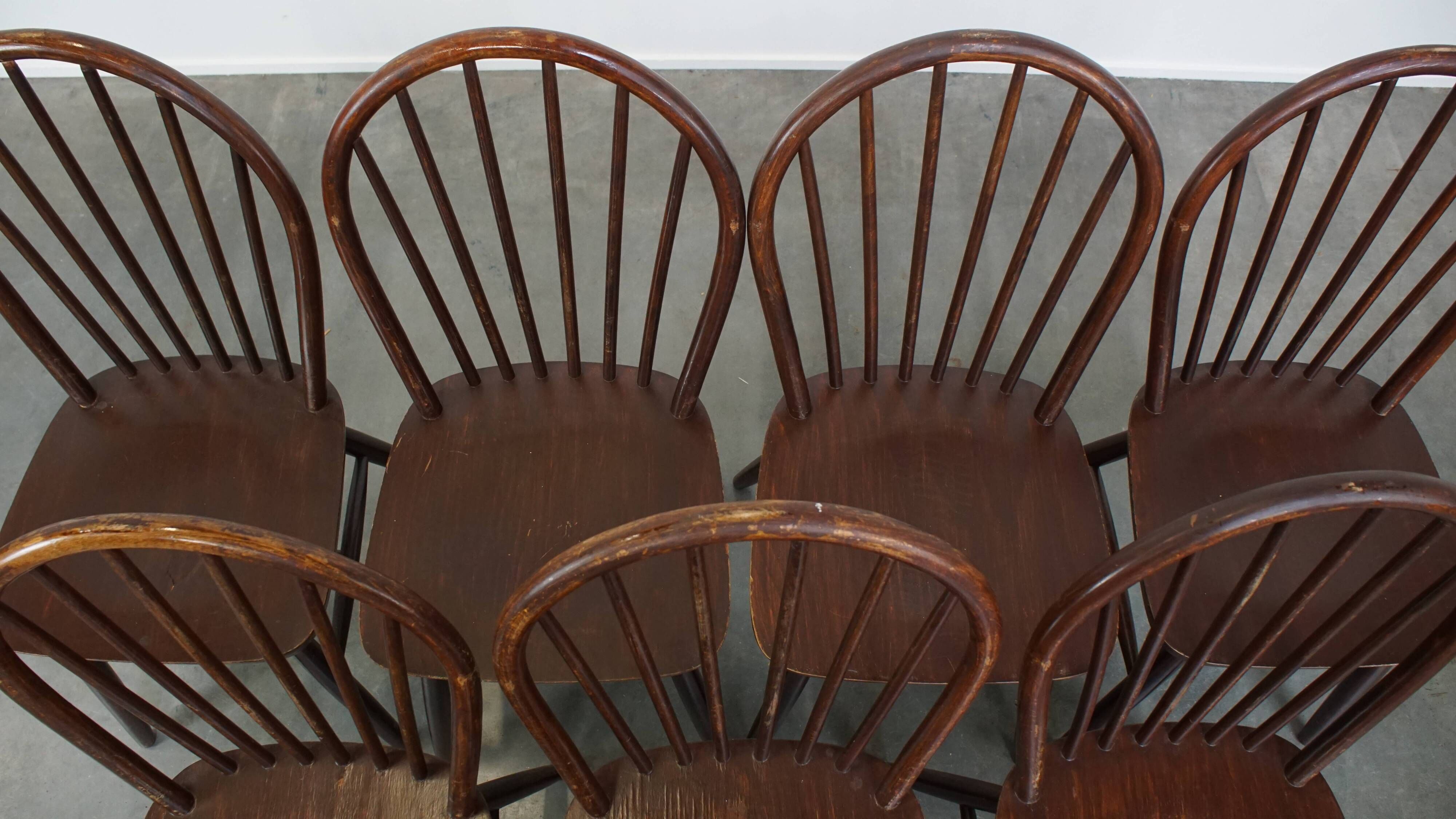 Set of 8 Vintage English Style Spindle Back Wooden Windsor Chairs from t