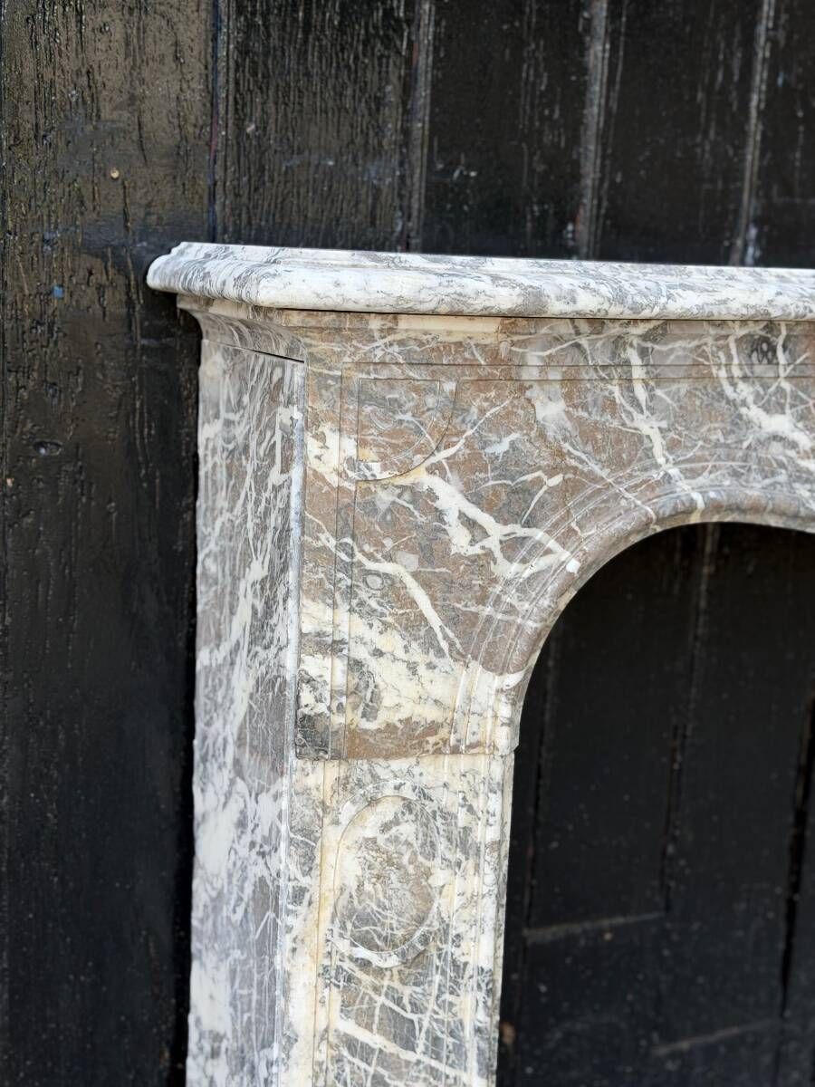 Louis XV fireplace in grey Ardennes marble, a floral basket in white marble, late 18th century.
