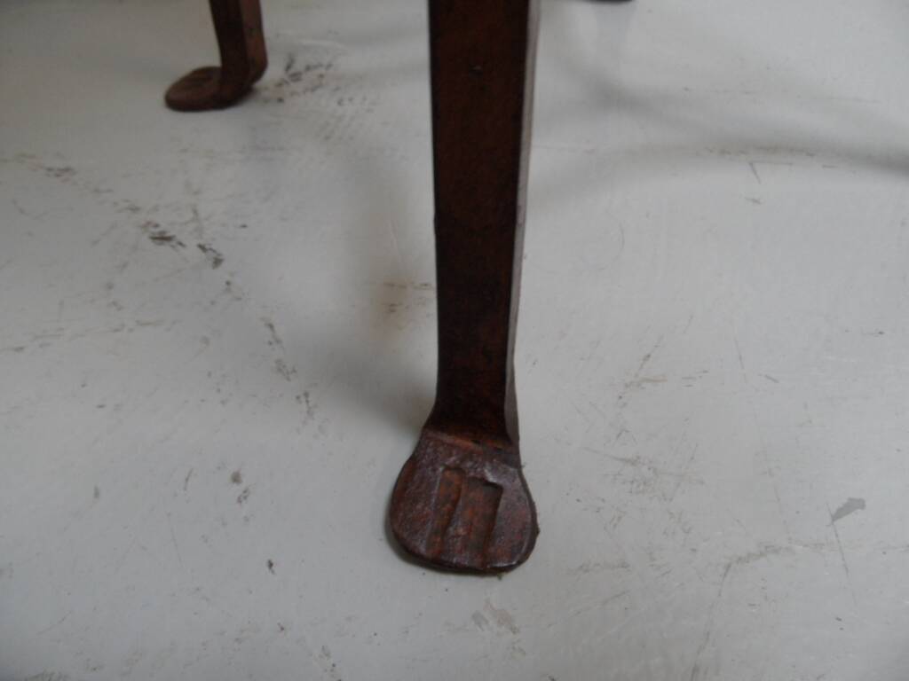 Table d'appoint ronde en métal industriel