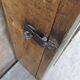 Ancienne vitrine murale tribale en teck birman