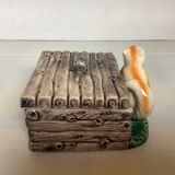 Zoomorphic squirrel box empty pocket
