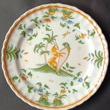 2 assiettes en faïence Decor Grotesque Moustiers