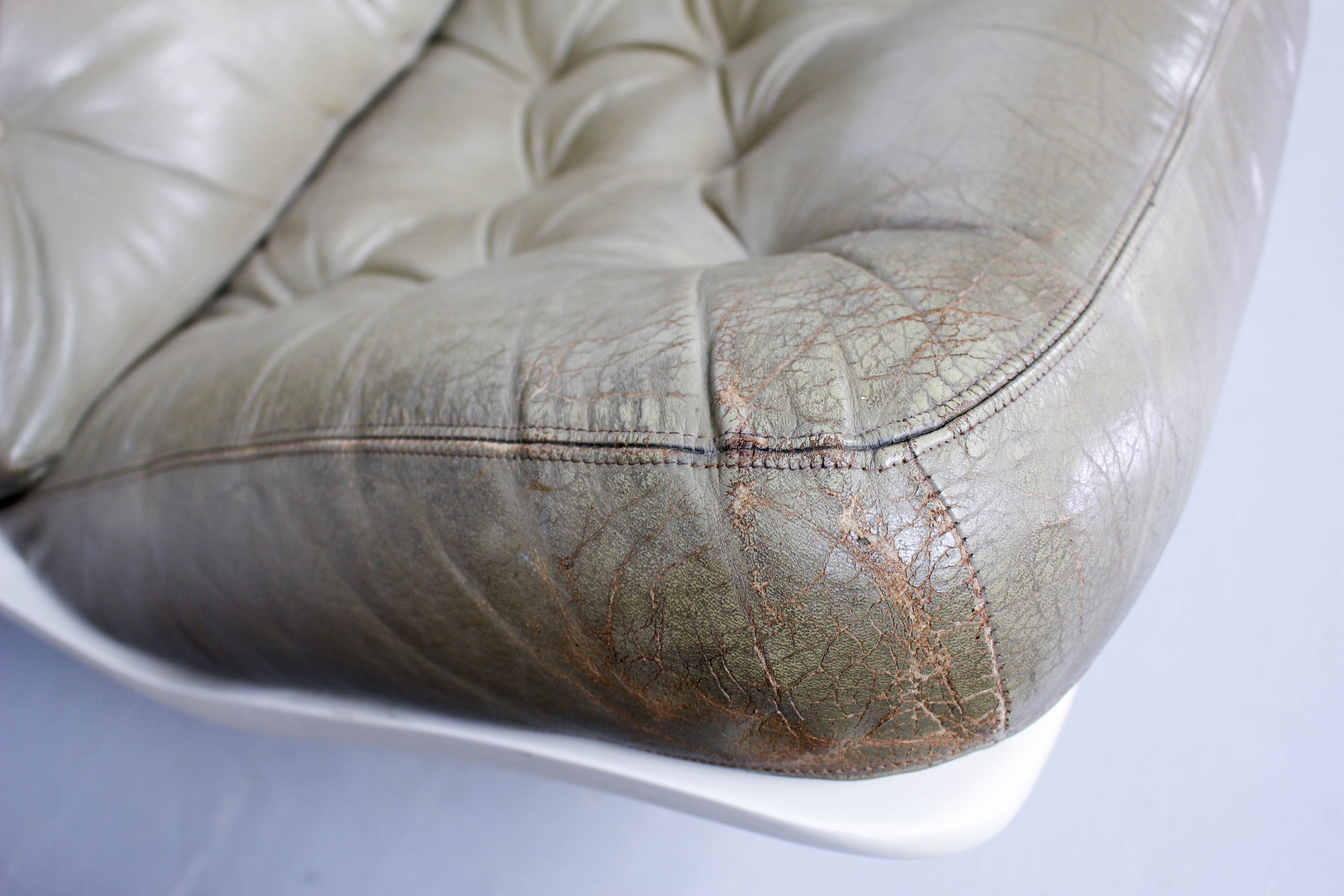 Pair of F976 armchairs by Geoffrey Harcourt for Artifort