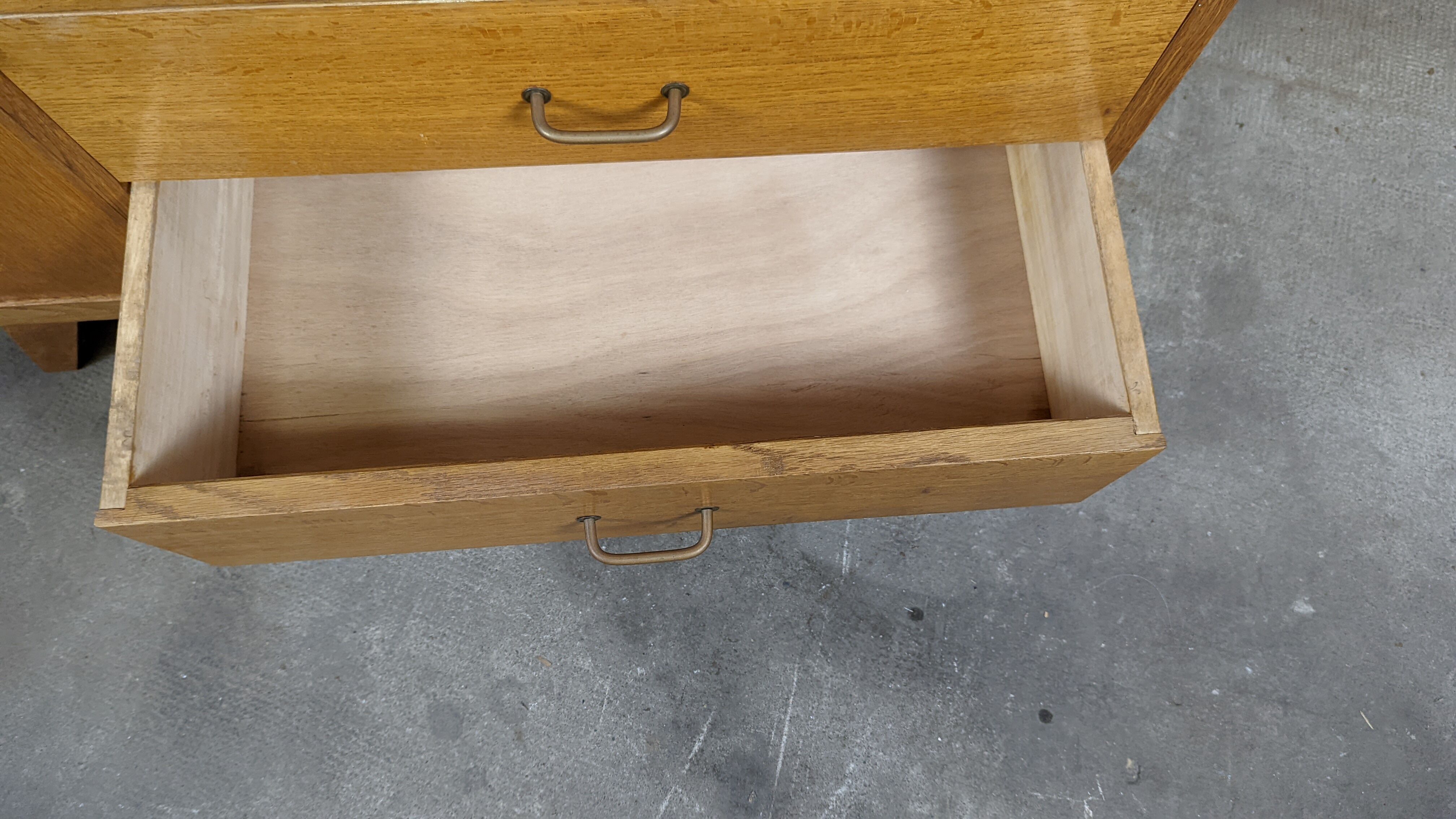 Scandinavian compass foot dresser