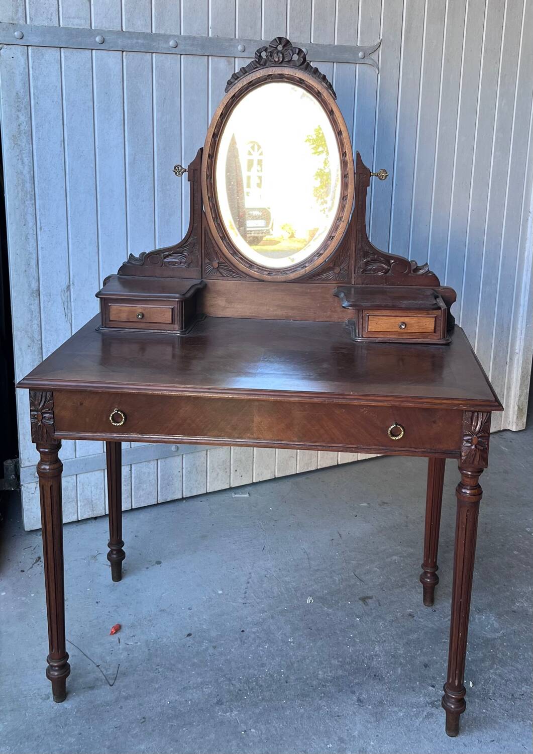 Old dressing table
