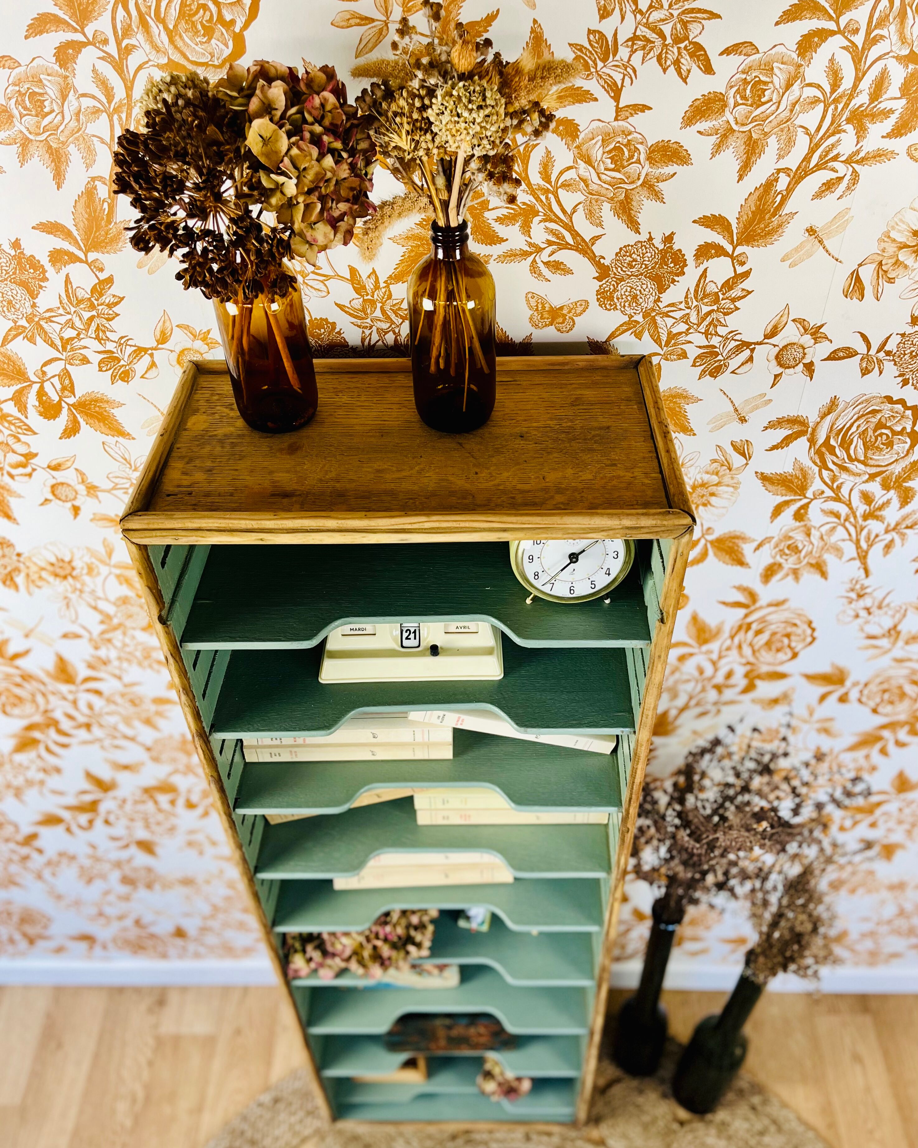 Small piece of furniture with lockers