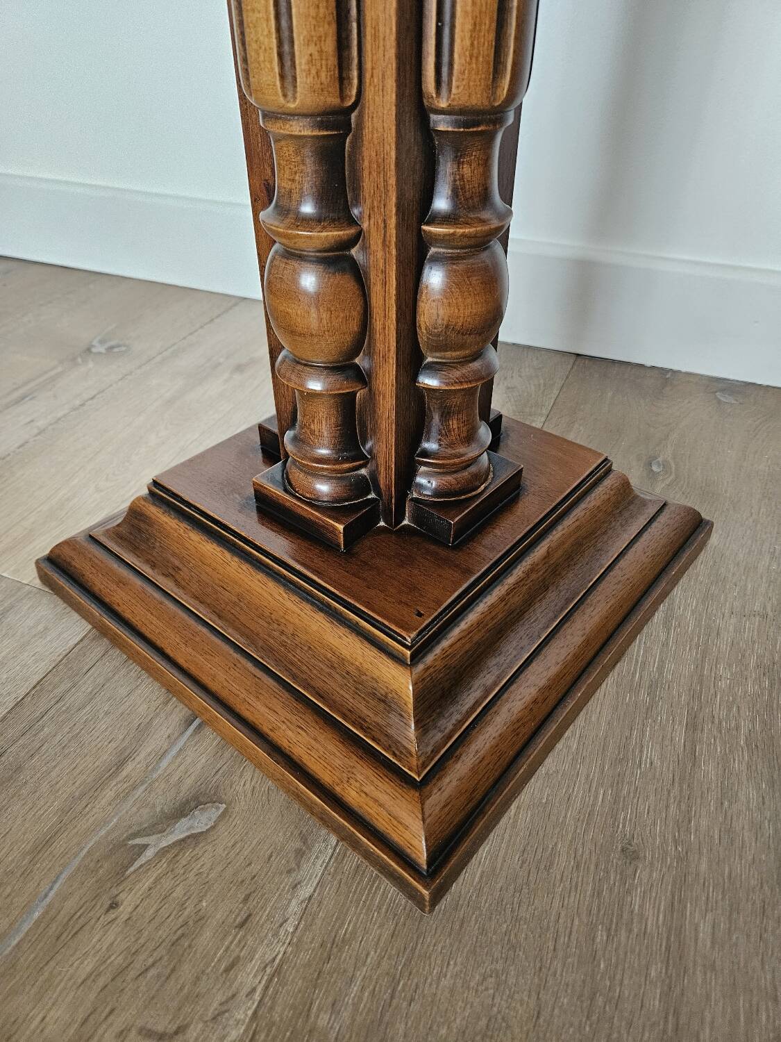 Onyx chess table on wooden stand