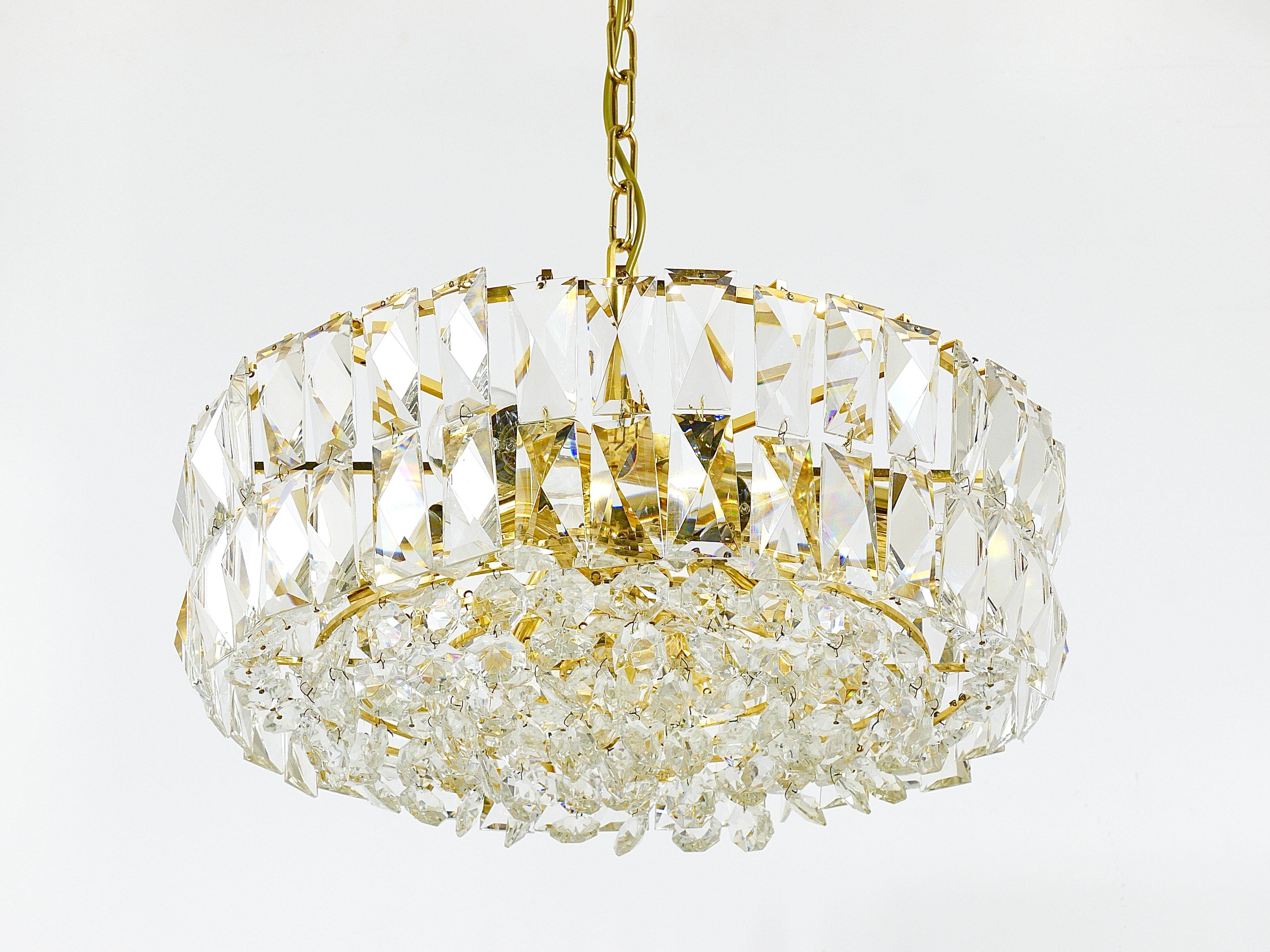 Bakalowits Vienna Grand Chandelier in Gilded Brass and Crystal Glass, Austria, 1970s