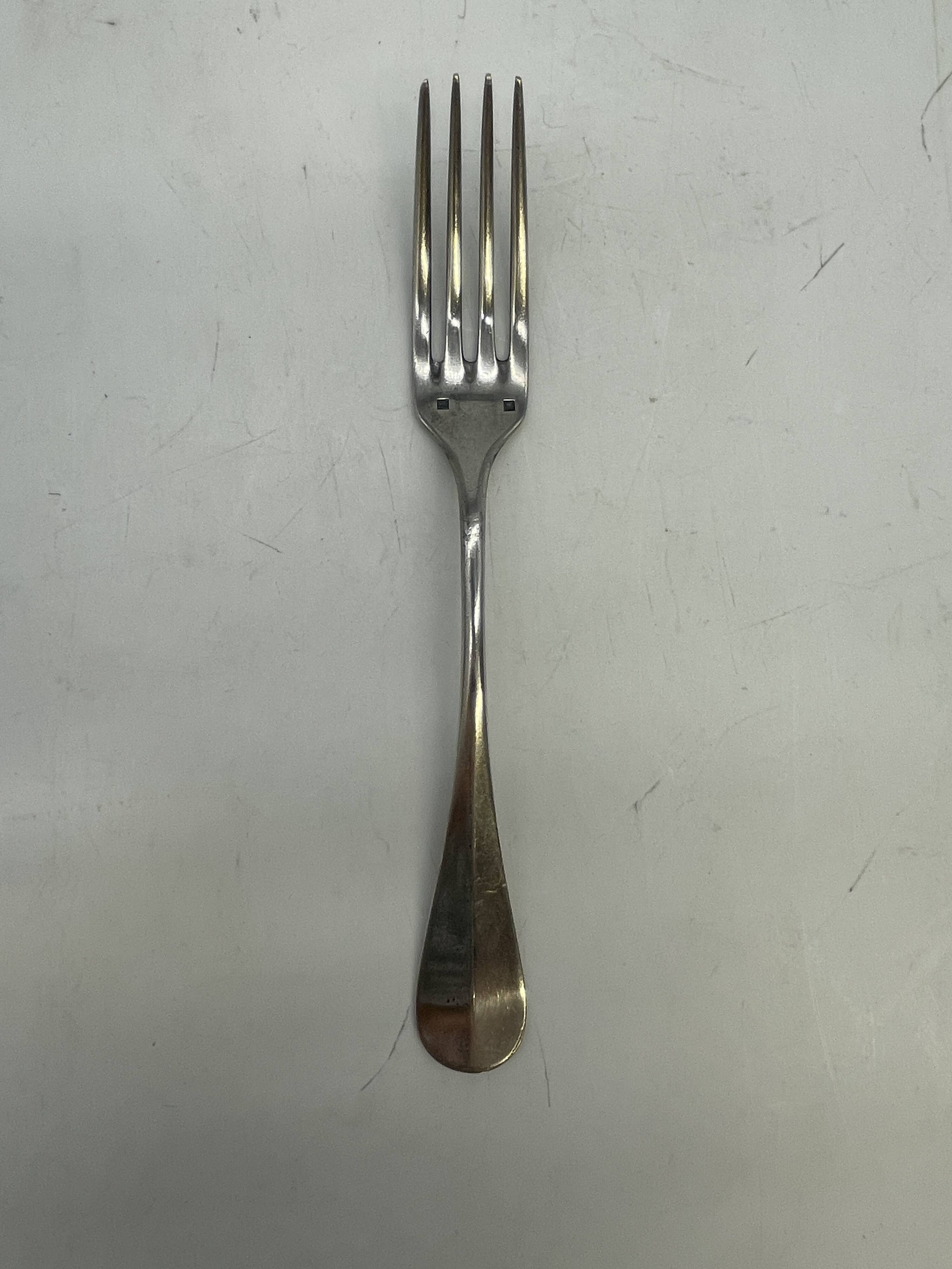 Set of 4 spoons and 2 dessert forks