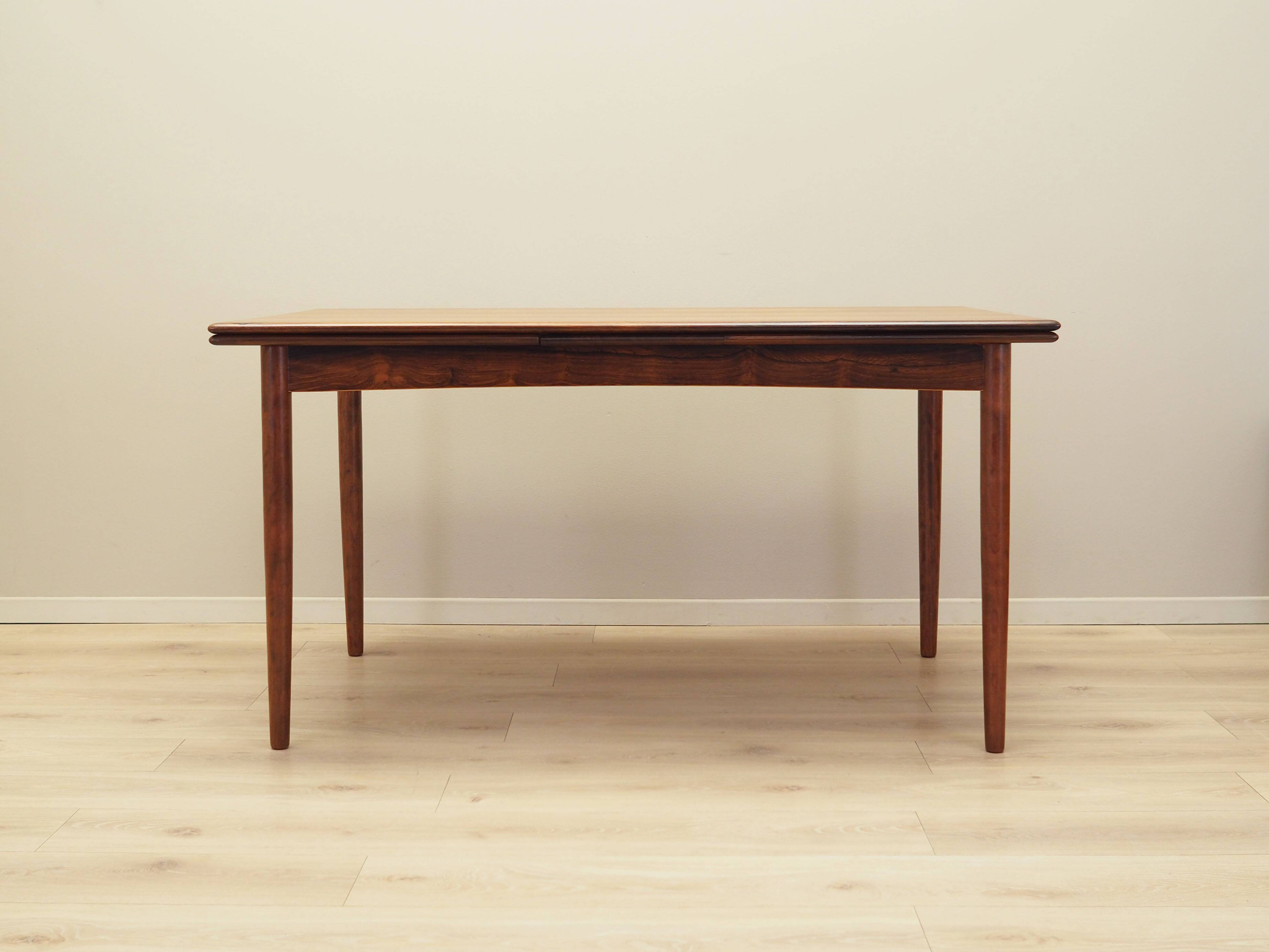 Table en palissandre, design danois, années 1970, production : Danemark