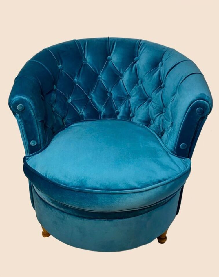 Upholstered toad armchair