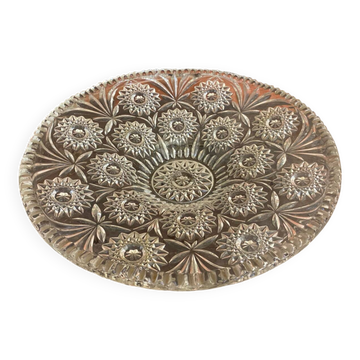 Cut glass fruit bowl with carved star decoration.