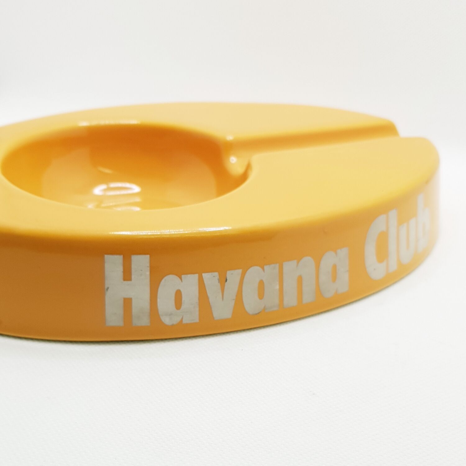 Ceramic cigar ashtray