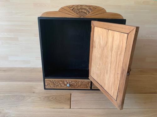 Pharmacy toilet cabinet