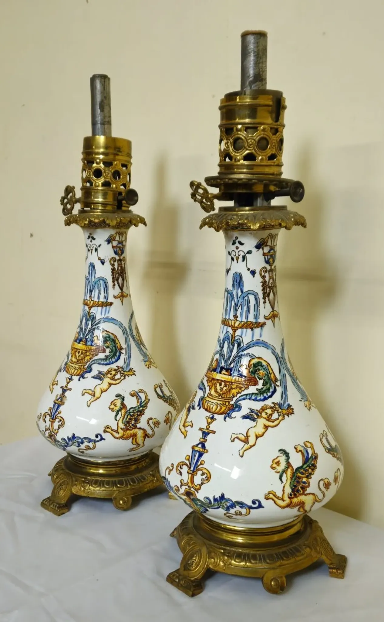Gien: pair of antique oil lamps in fine earthenware richly decorated.