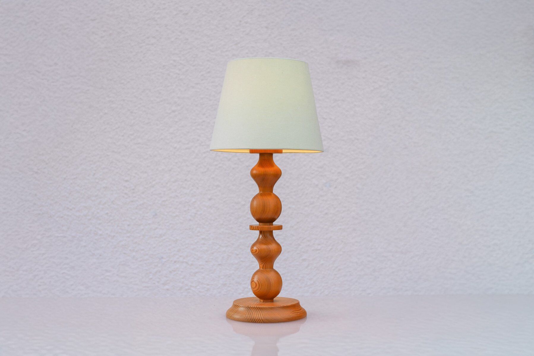 Grande lampe de table vintage en pin de Markslöjd, années 1970.