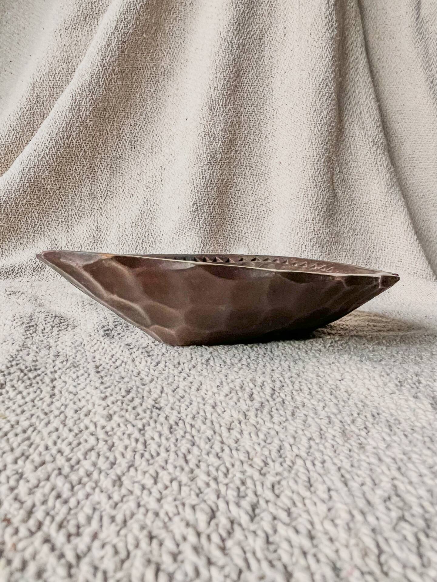 Vide-poche en bois sculpté style Boho Japandi, Indonésie