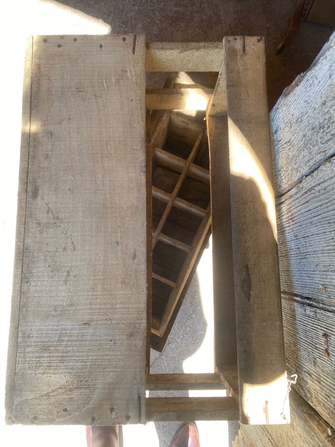 2 wine cases - old wooden 10 bottles