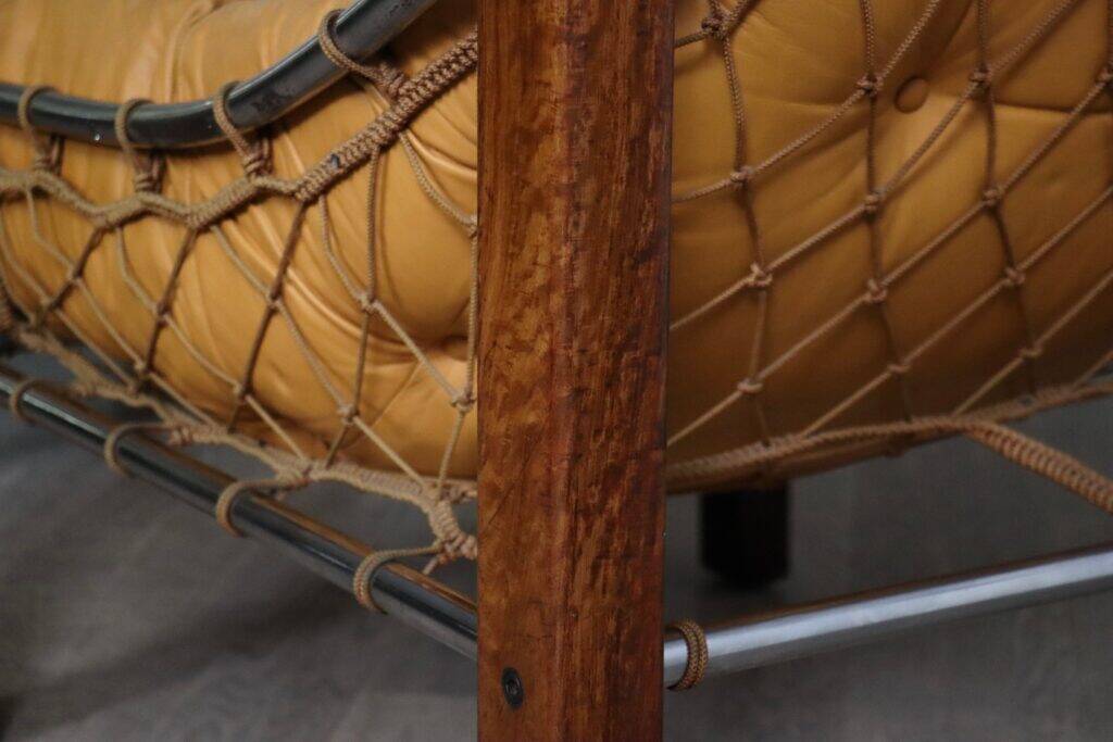 Fauteuil Amazonas avec repose-pieds en cuir cognac par Jean Gillon Brésil
