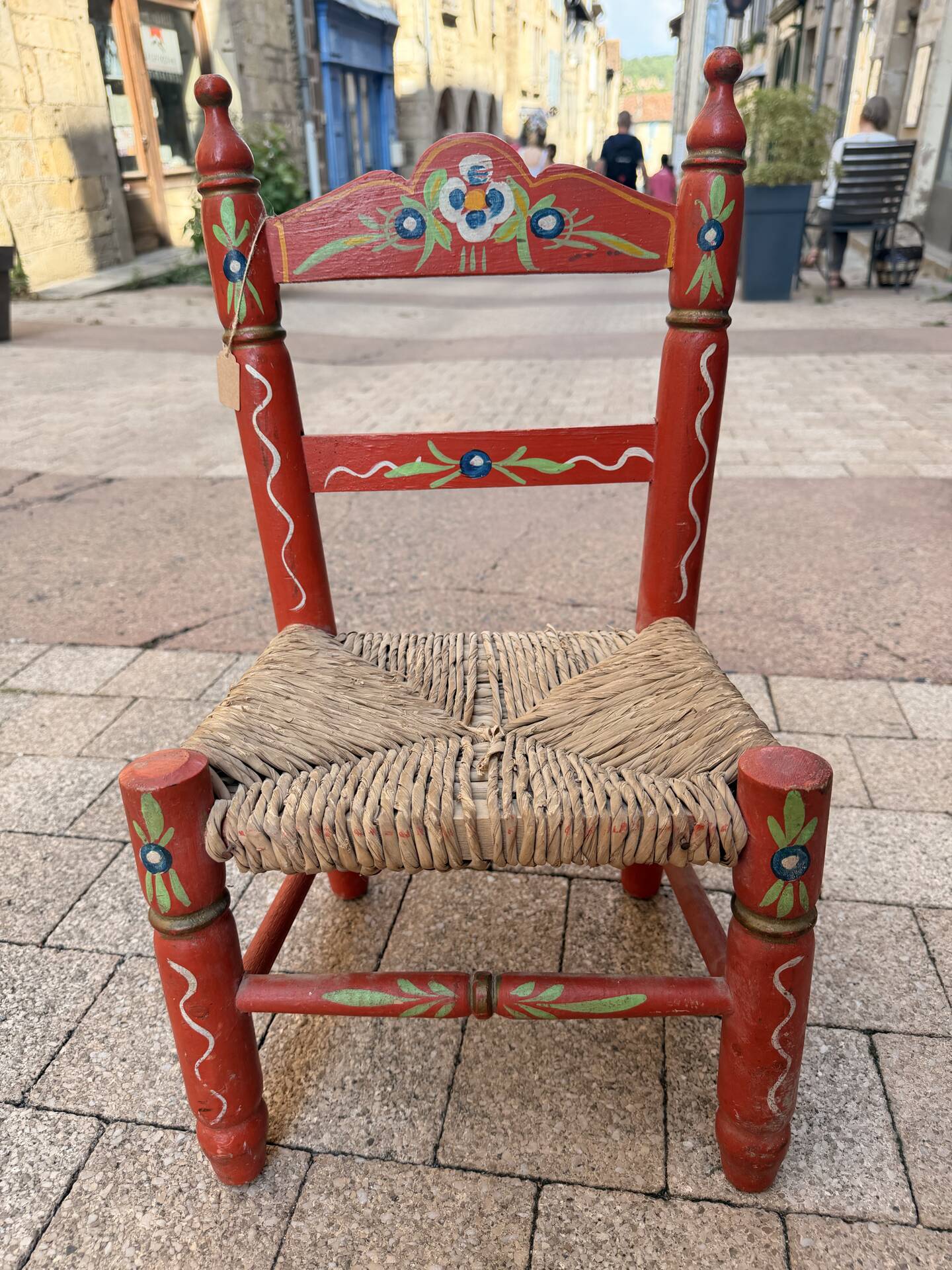 Chaise enfant ancienne décor artisanal peint