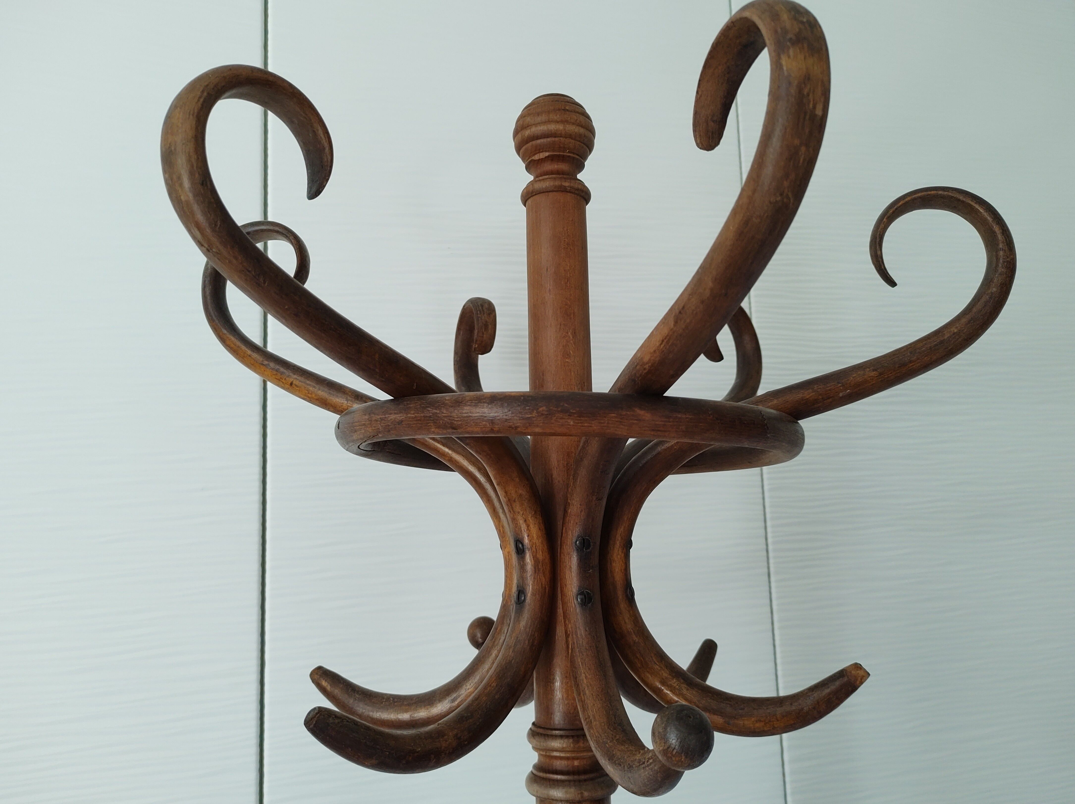 Bistro coat rack