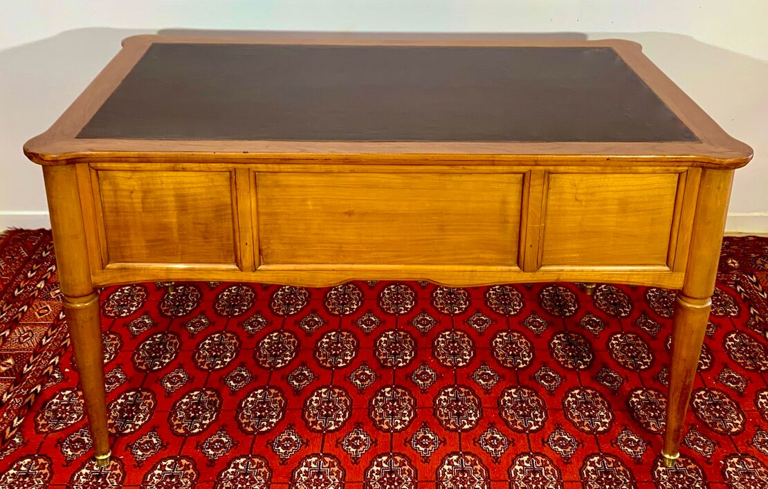 Louis XVI desk in cherry wood and gilded bronzes