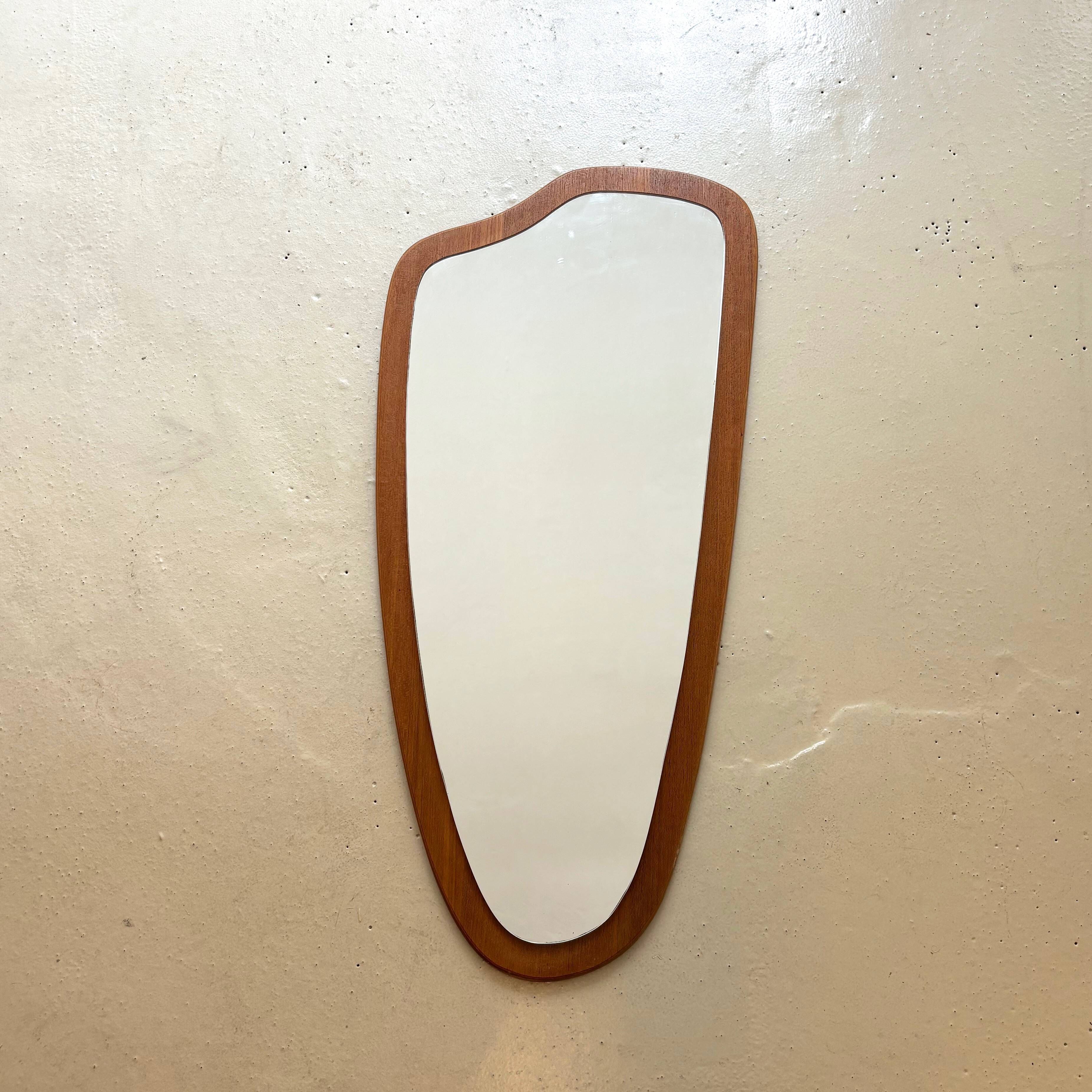Scandinavian free-form mirror