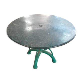 Old garden table in 19th century forge iron.