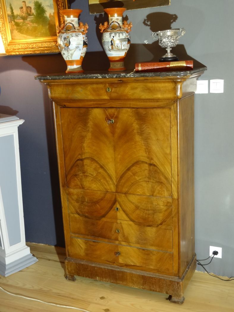 Secretary Louis Philippe in walnut and walnut plating 98 x 143 cm