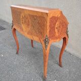 Secrétaire style Louis XV à dos d'âne