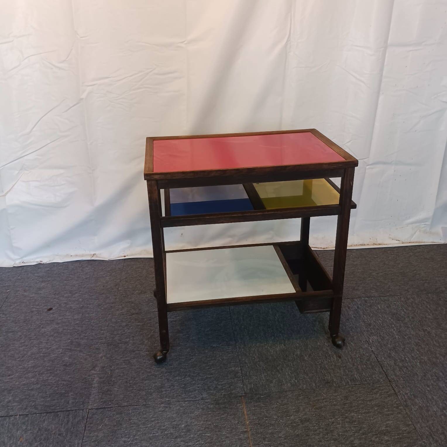 Vintage desert in the mondrian style