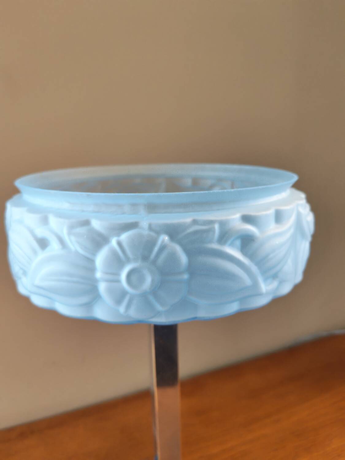 Art Deco lamp with floral decor