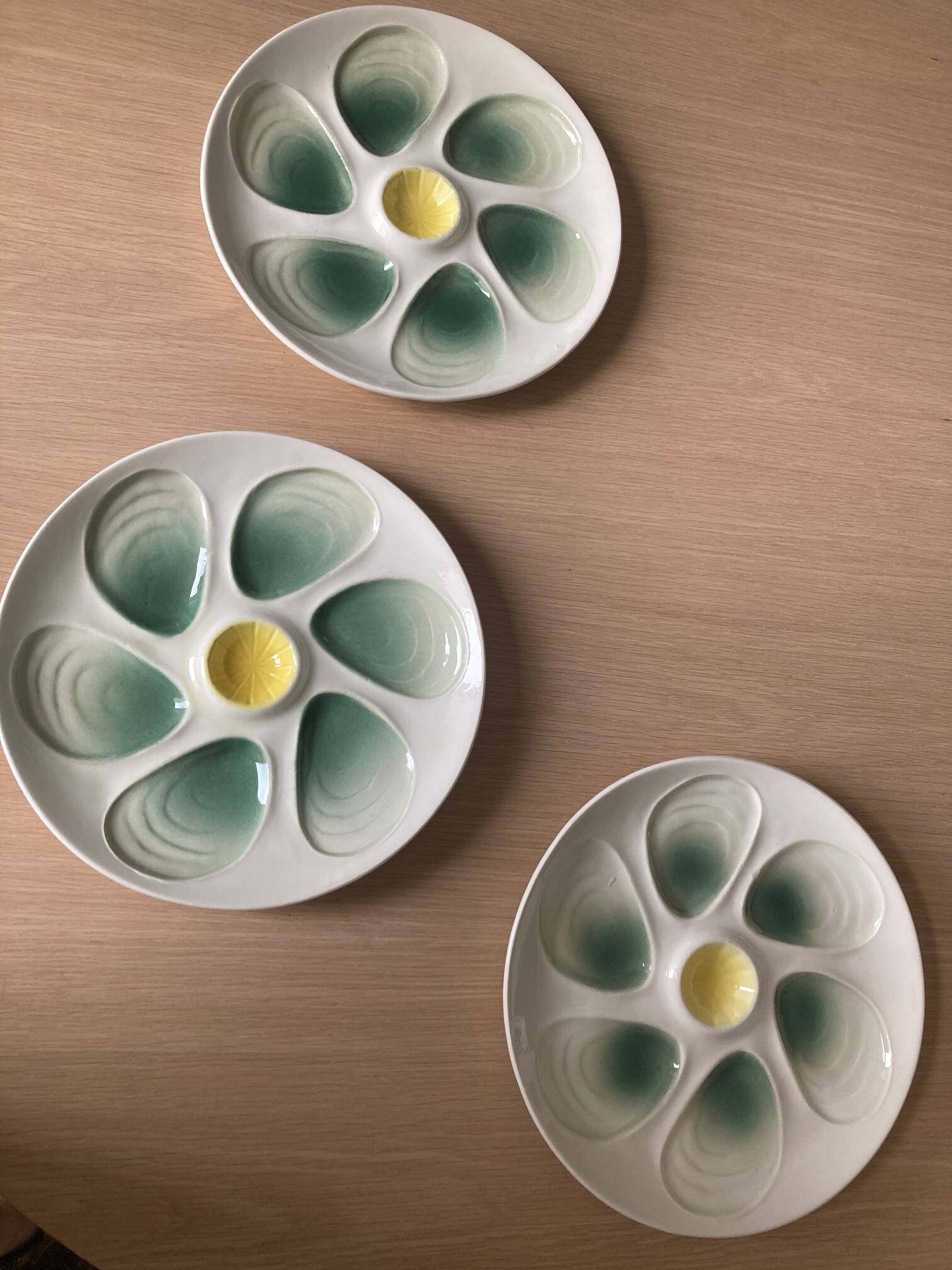 Salins oyster plates