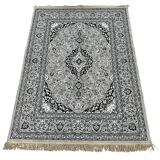 Oriental style rug 190cm x 140cm