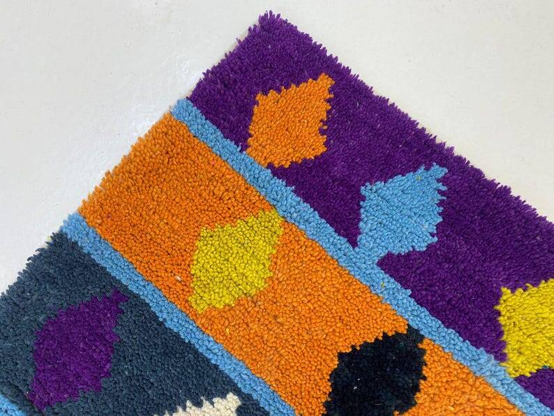 Off-white Moroccan rug with colorful patterns, 250cm x 150cm