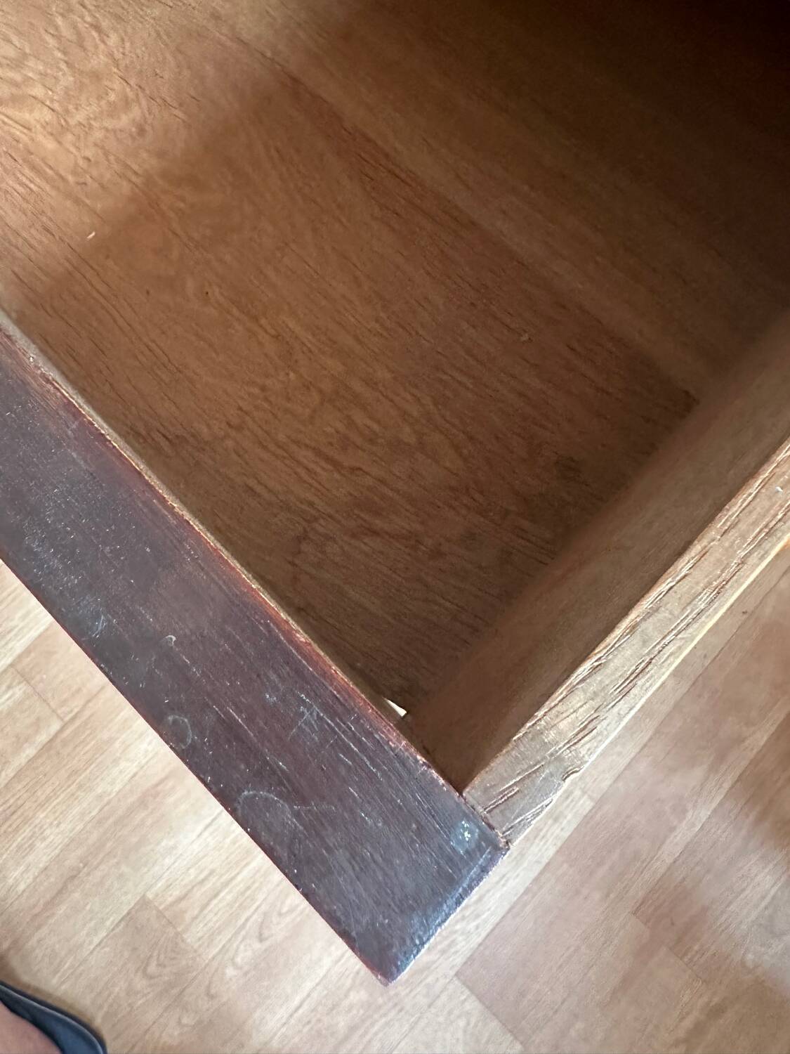 Louis XVI style chest of drawers, spinning top legs - transition style marquetry