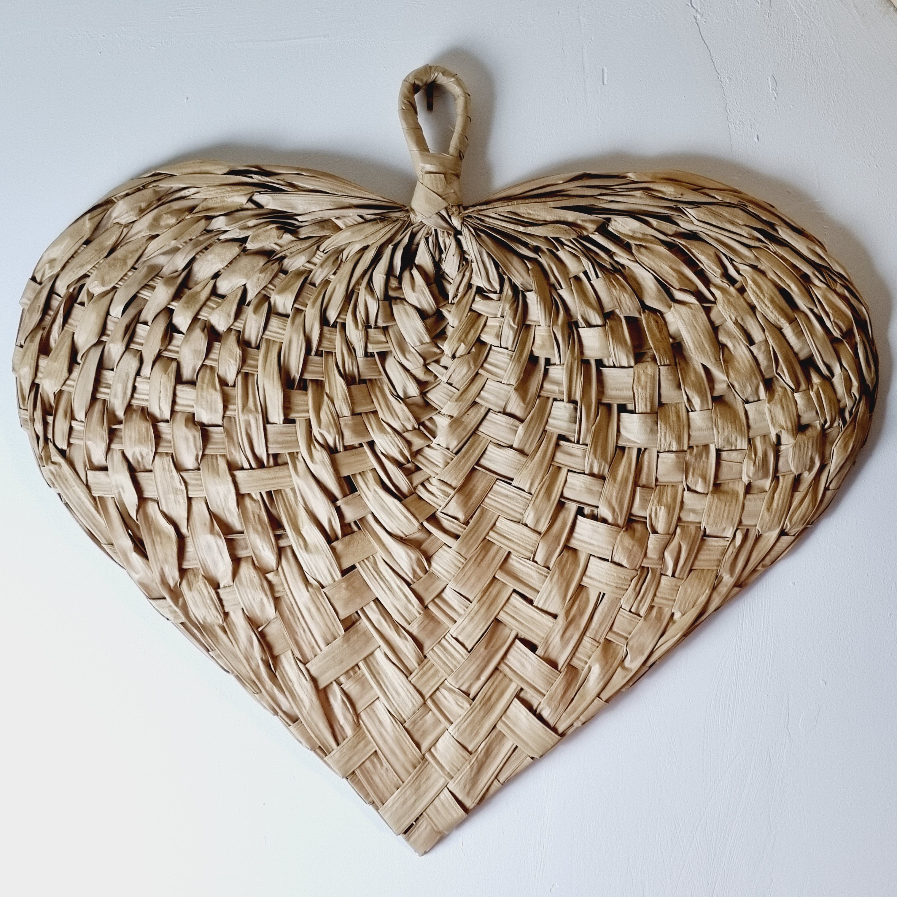 Éventail décoratif en feuilles de palmes vintage