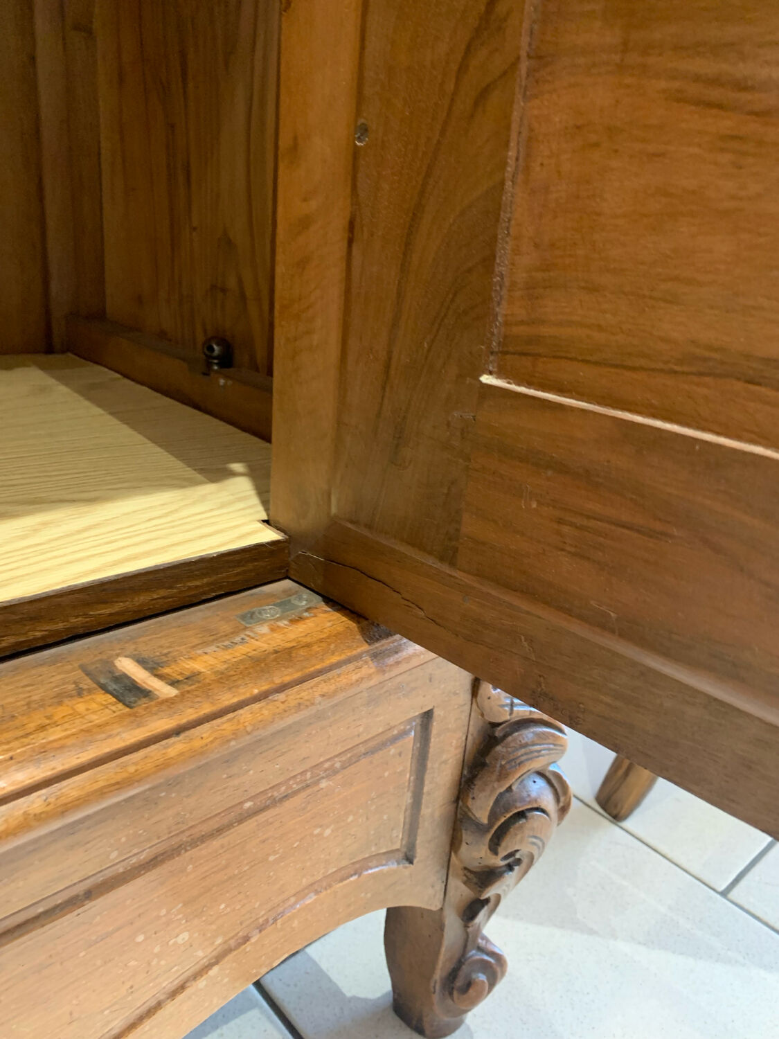 Armoire Ancienne circa 1900 Noyers