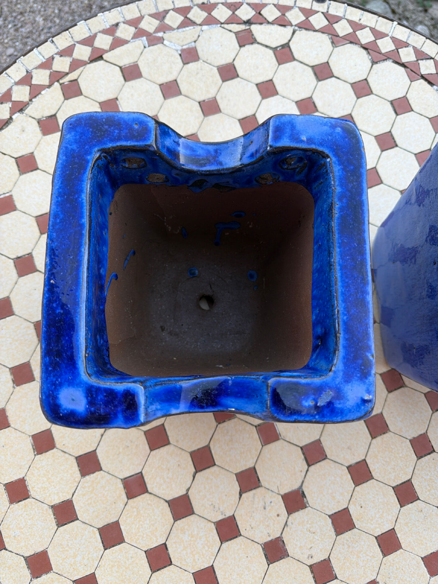 Set of two hanging pots in blue glazed ceramic.