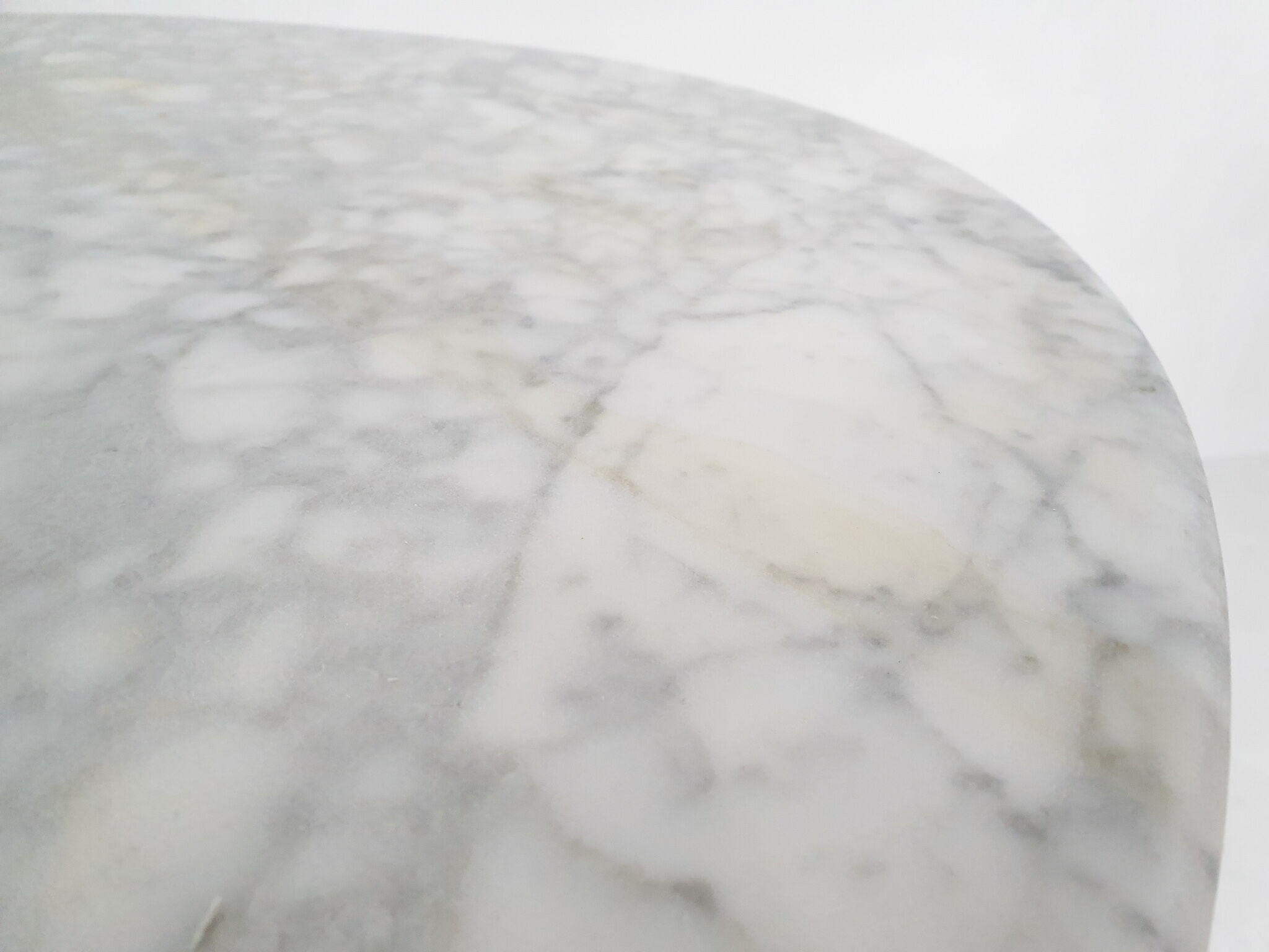 Mid-century round marble dining table, 1970's