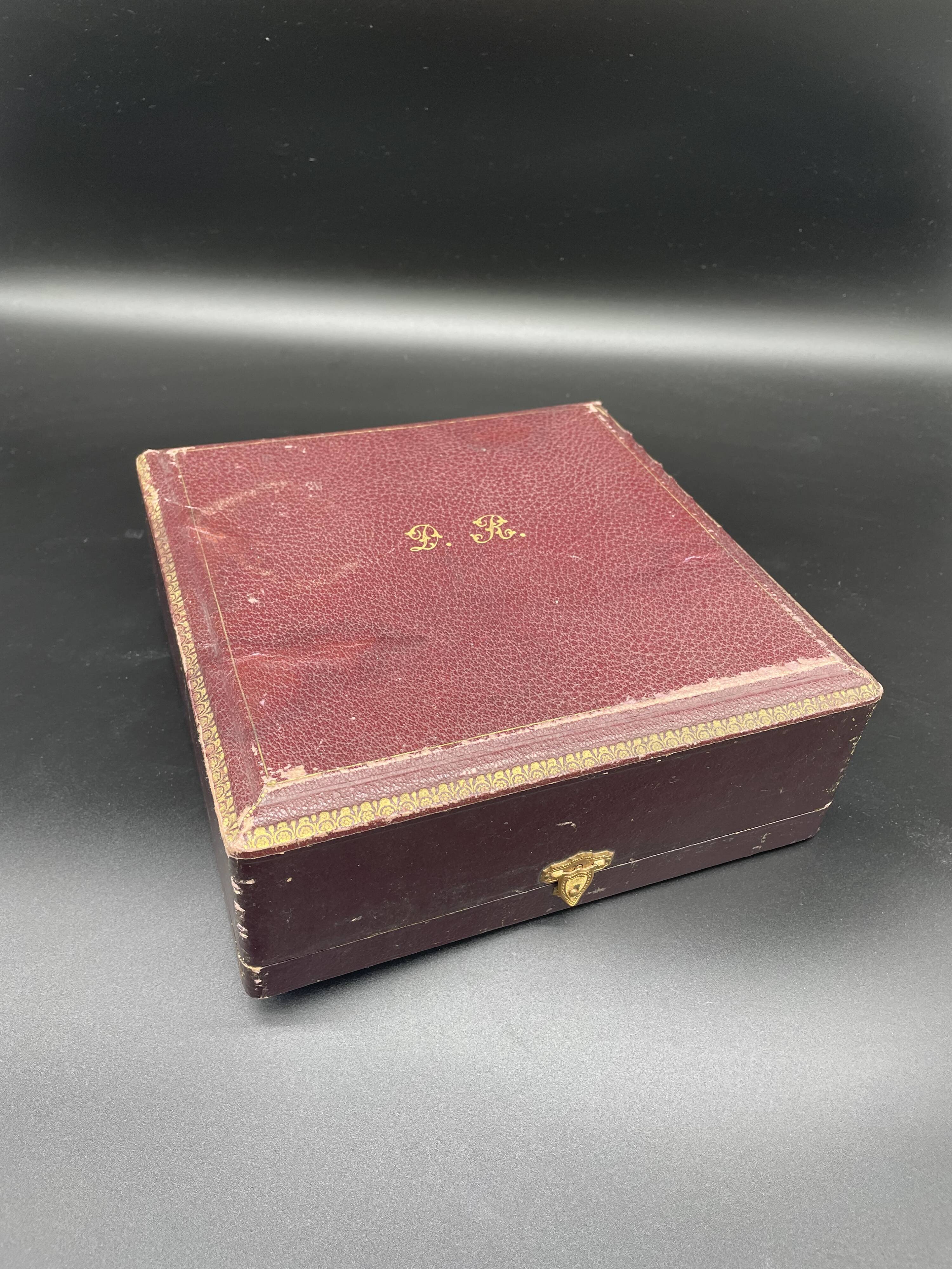 4 salt pots, silver, Ravinet D'enfert, 4 shovels, white glass interior, case, purple interior, 19th century