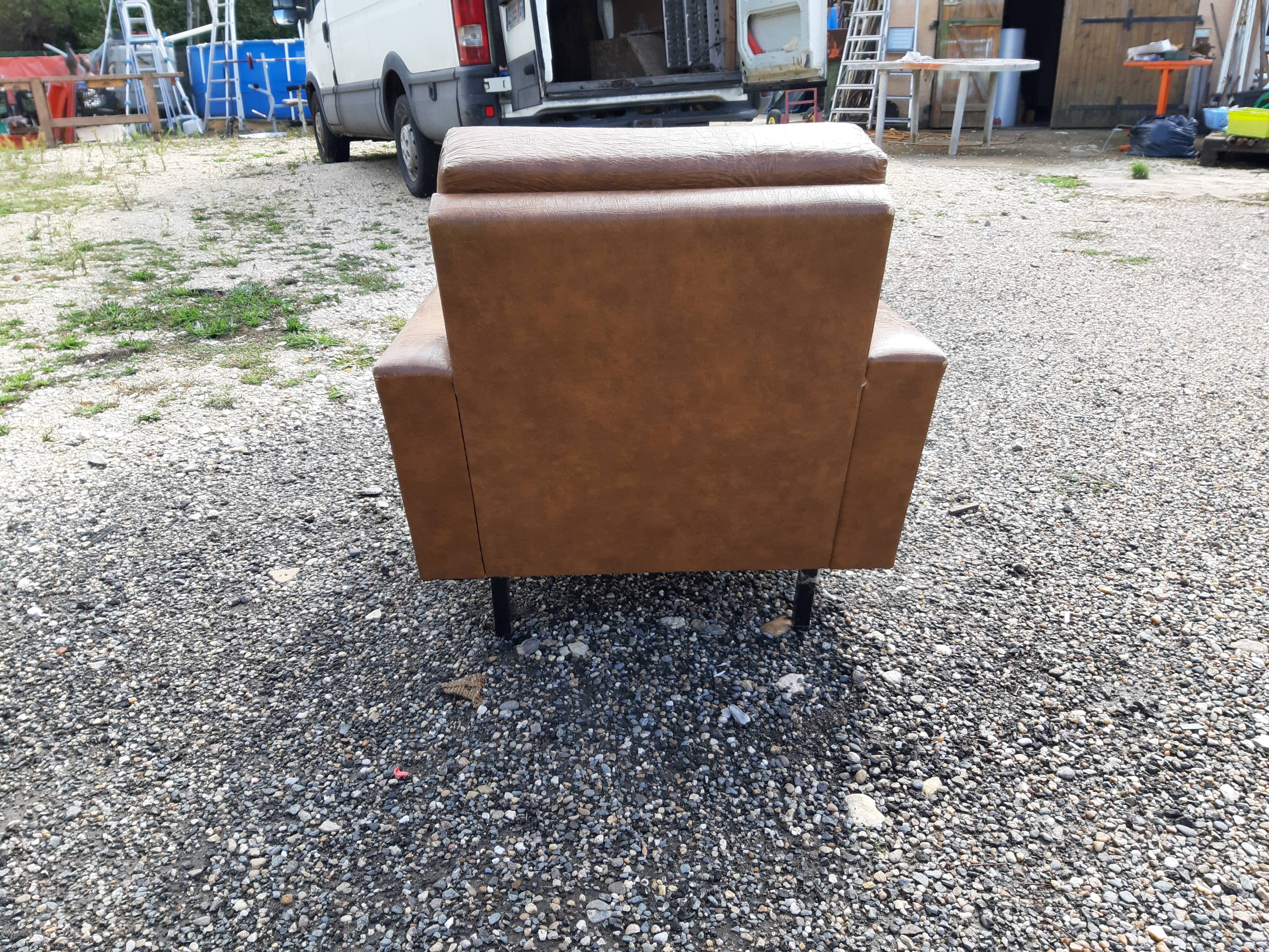 Fauteuil années 60 skai marron
