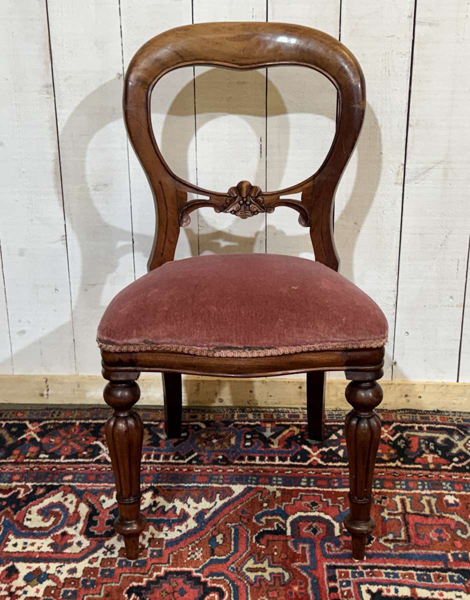 Suite de 8 chaises anglaises en acajou de style Victorien