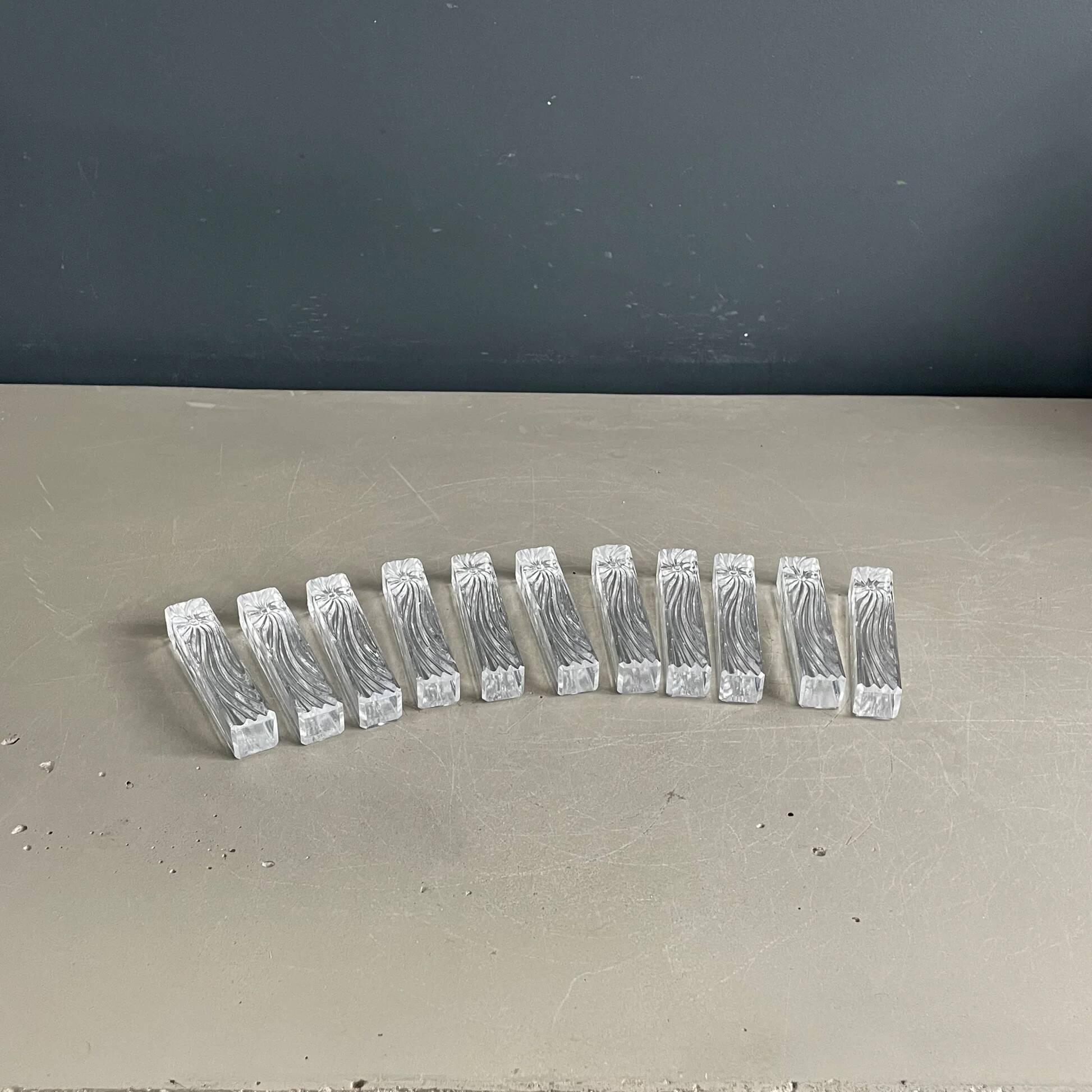 11 moulded glass knife rests - Ref 1167